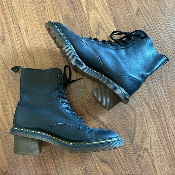 Vintage Dr Martens boots - Picture 3 of 11